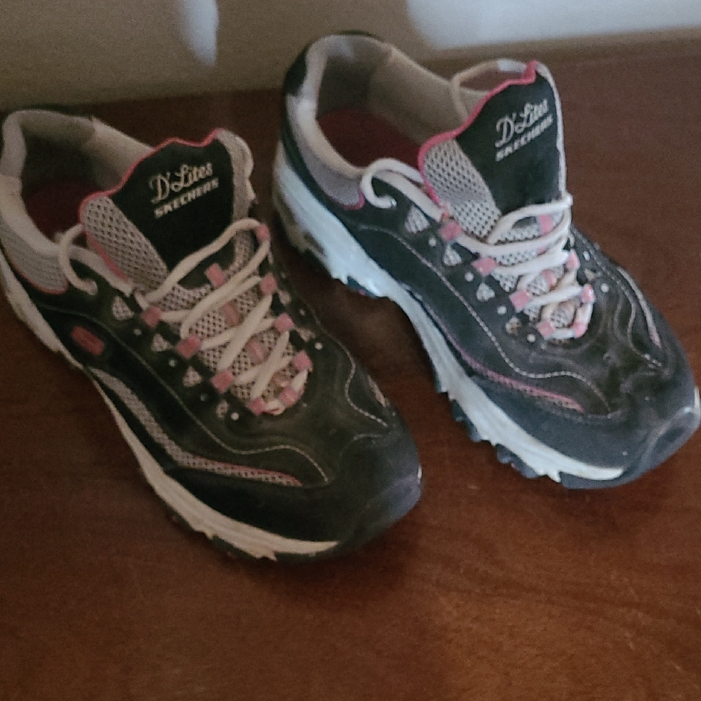 Skechers D'Lites Black and Pink Athletic Shoes